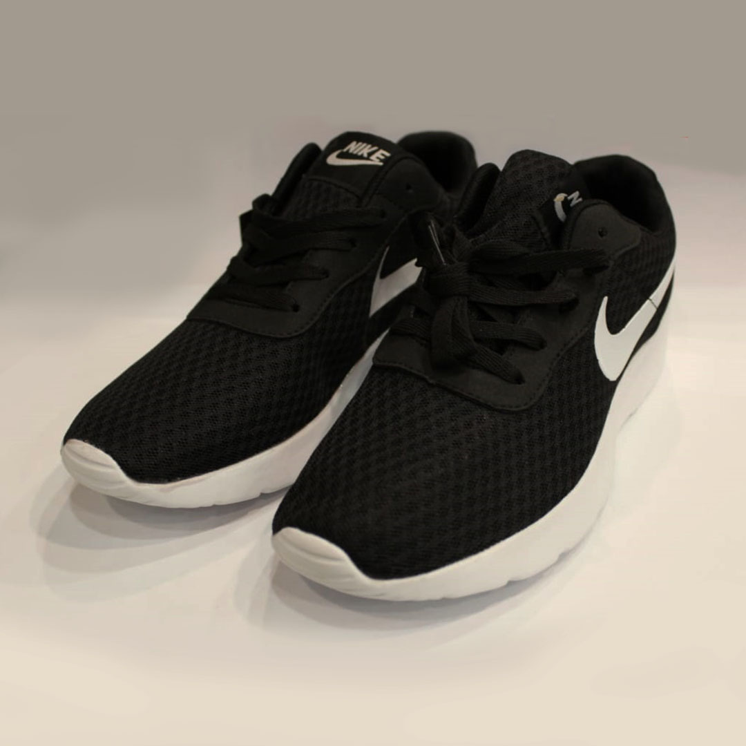 Nike Roshe One Casual Sneakers Black-White – Runner's Street